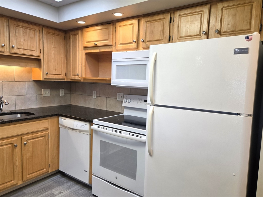 576 Washington Street # 404 Property Photo 12