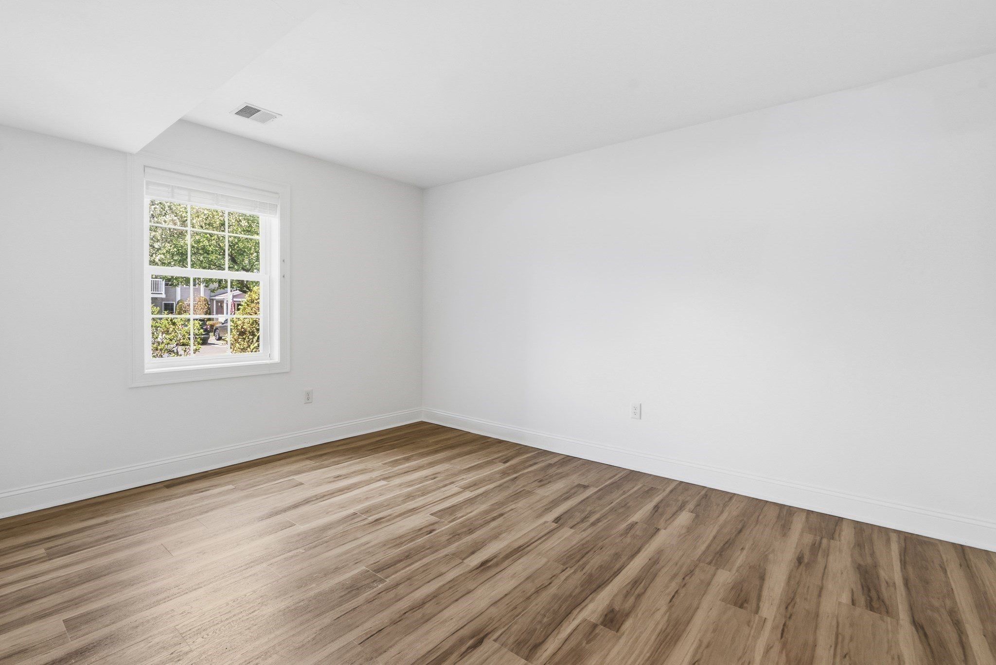24 Greenleaves Dr # 406 Property Photo 17