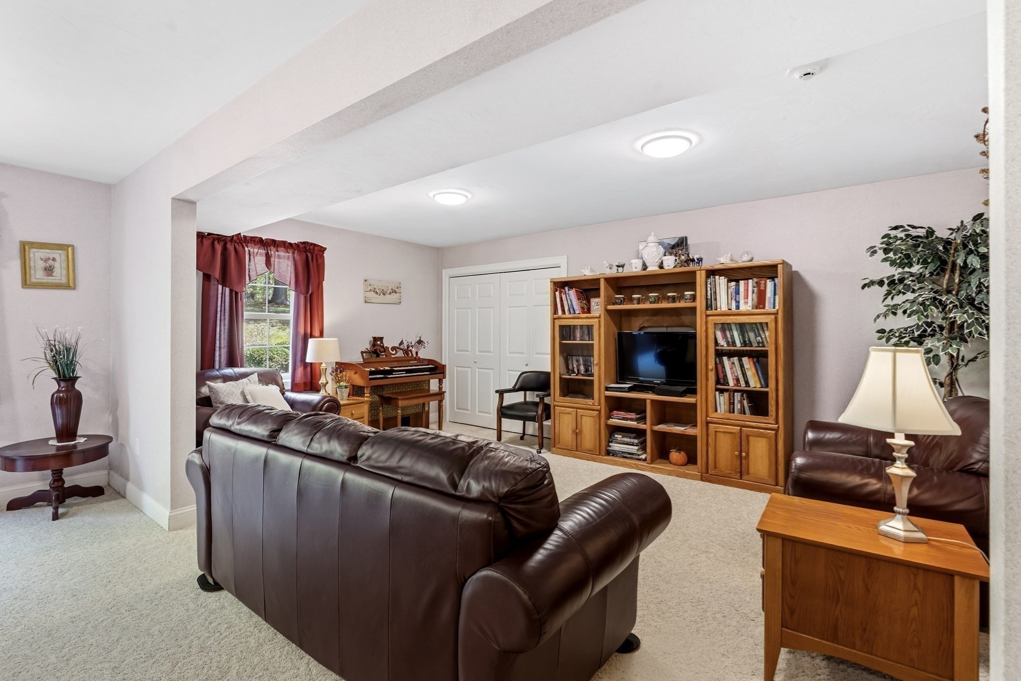 24 Greenleaves Dr # 406 Property Photo 22