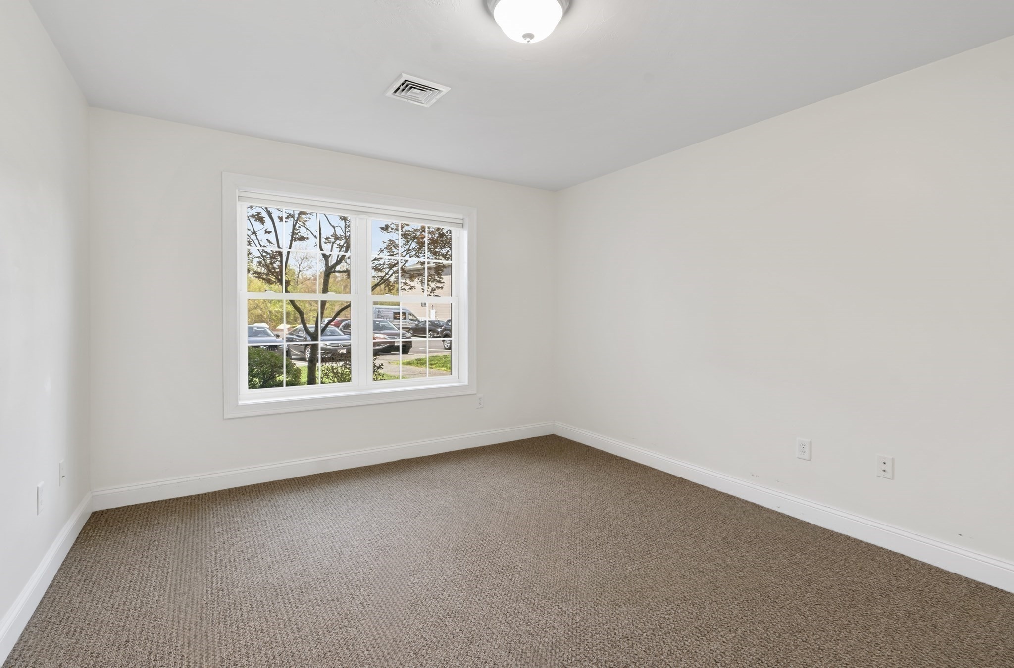 26 Greenleaves Dr # 602 Property Photo 21