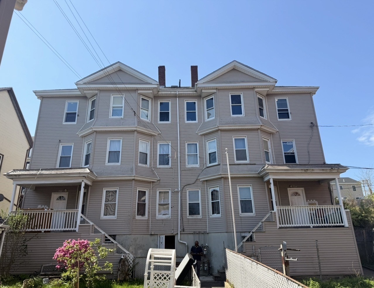 423 Division St Property Photo 1