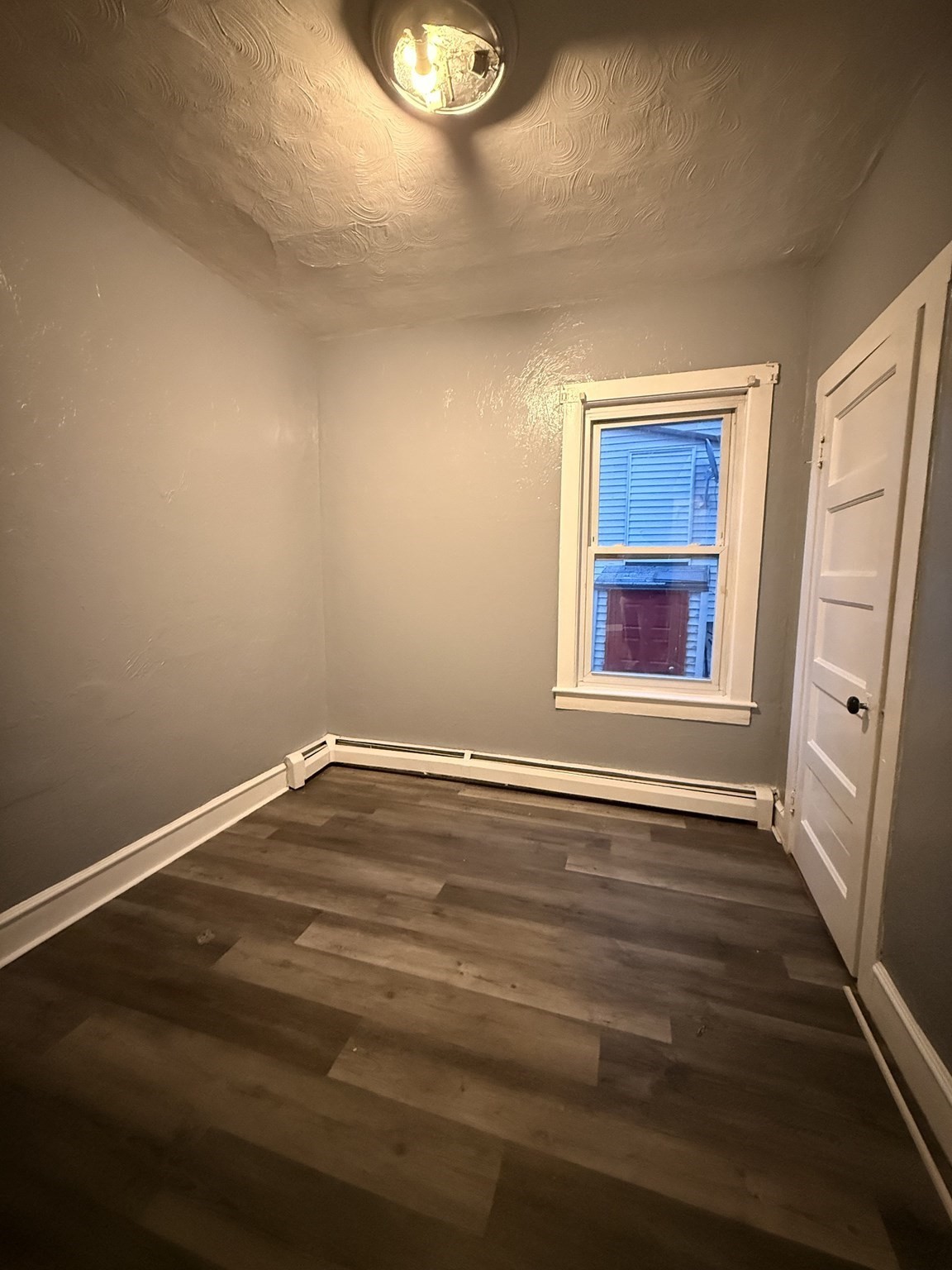 423 Division St Property Photo 5