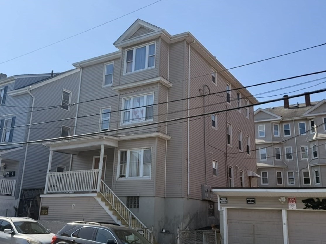 425 Division St Property Photo 2