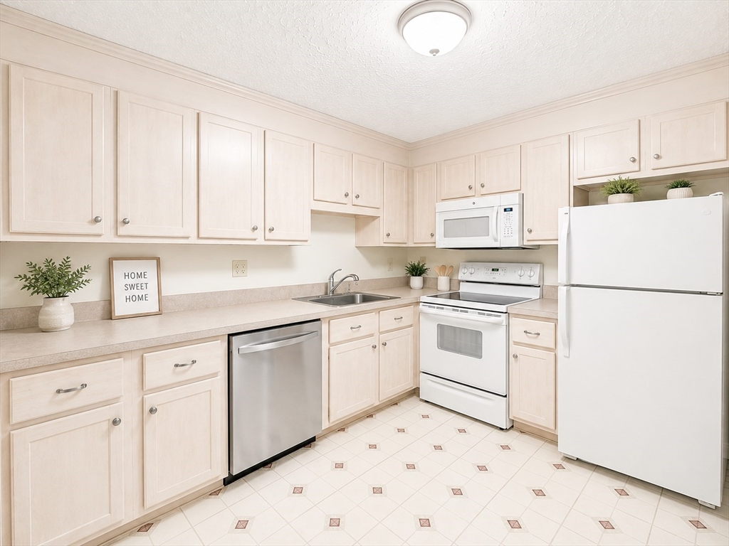 53 Swanson Ct # 33c Property Photo 4