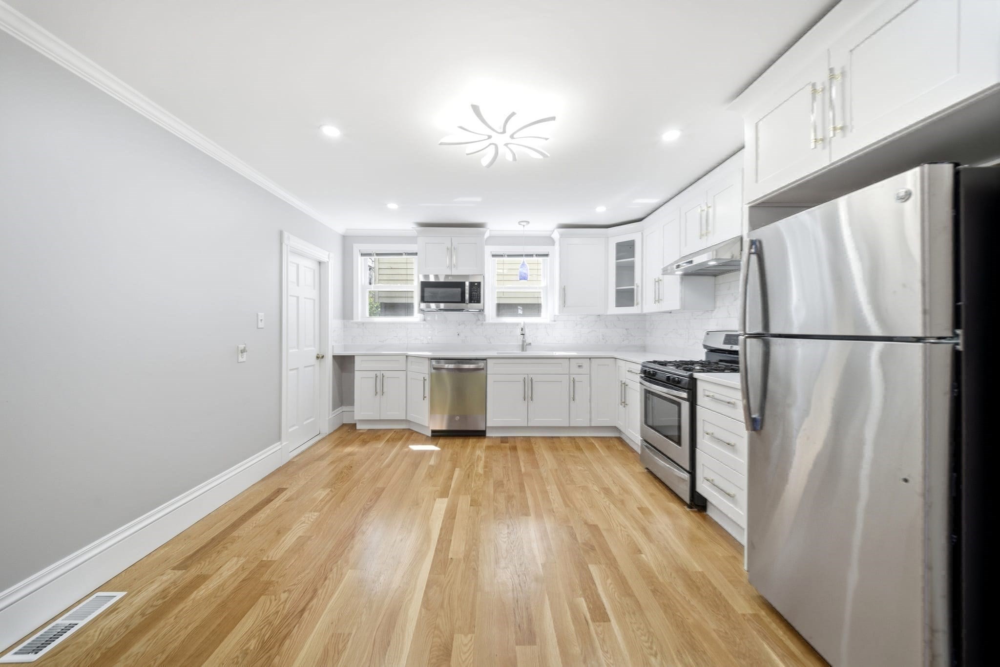 29 Hanson St # 1 Property Photo 15