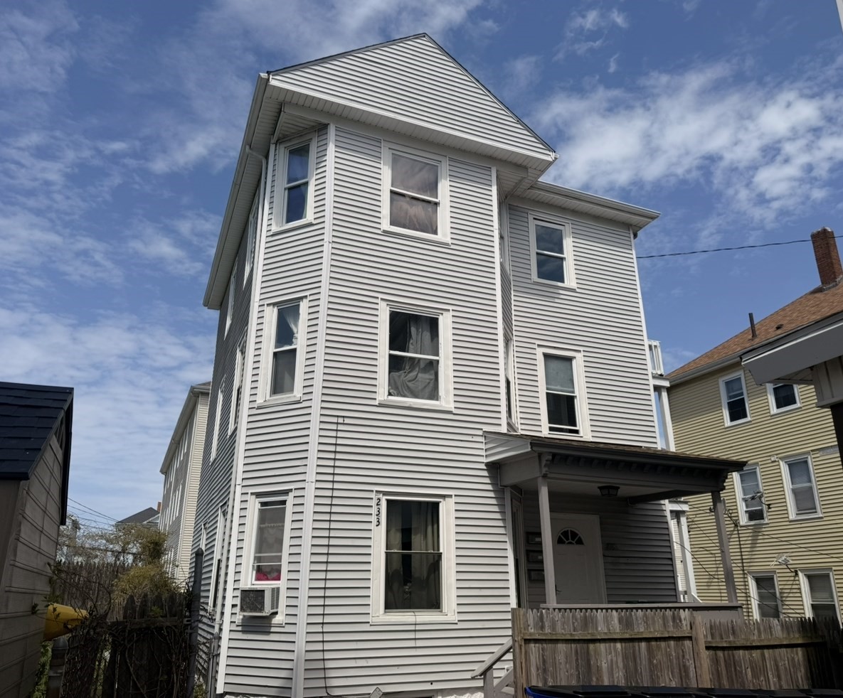 233 Eagle St Property Photo 1