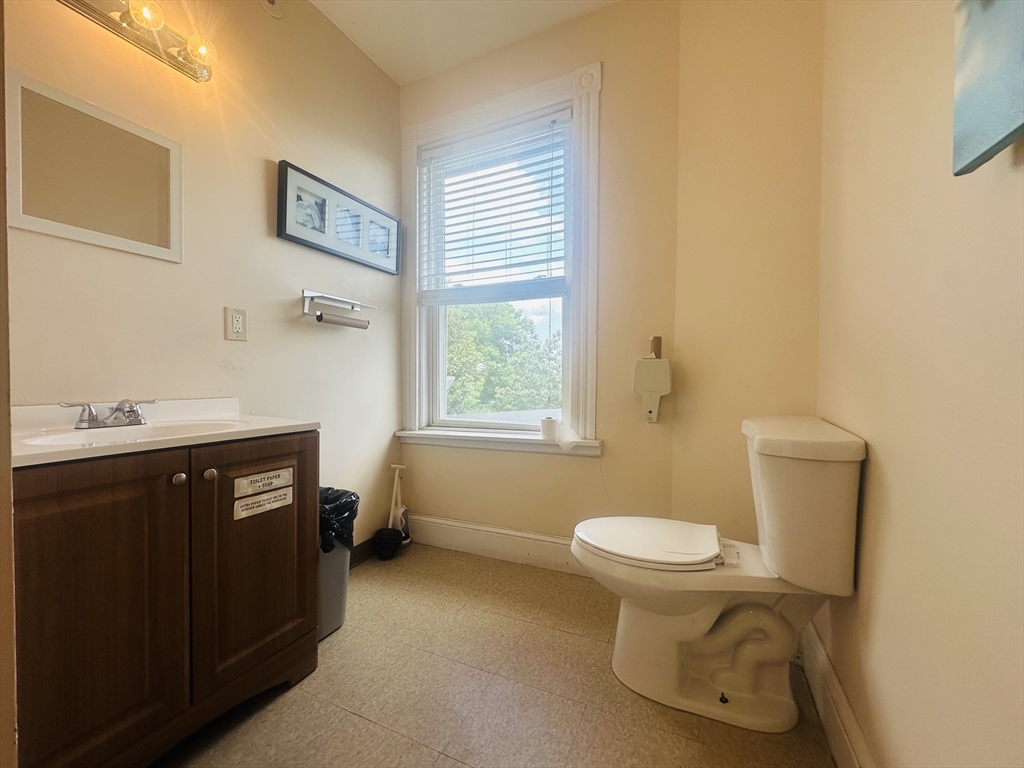420 Washington St Property Photo 3