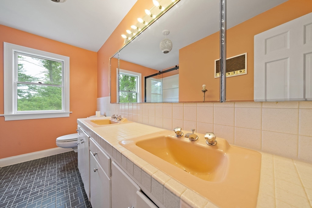 8 Conway Lane Property Photo 24