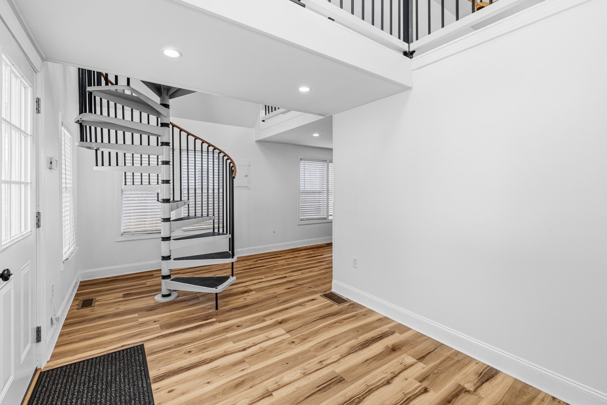 8 Cottage St Property Photo 3