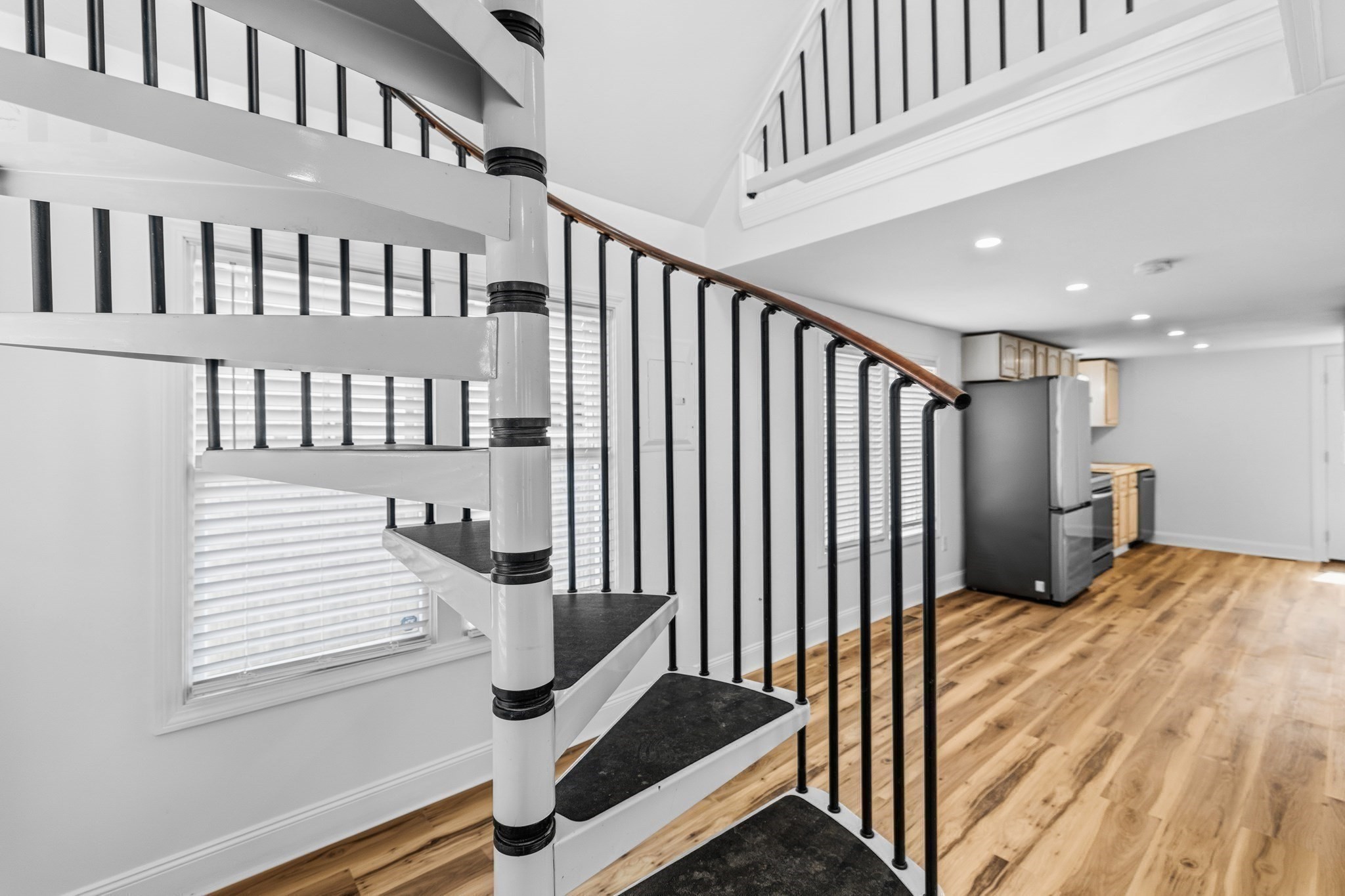8 Cottage St Property Photo 4