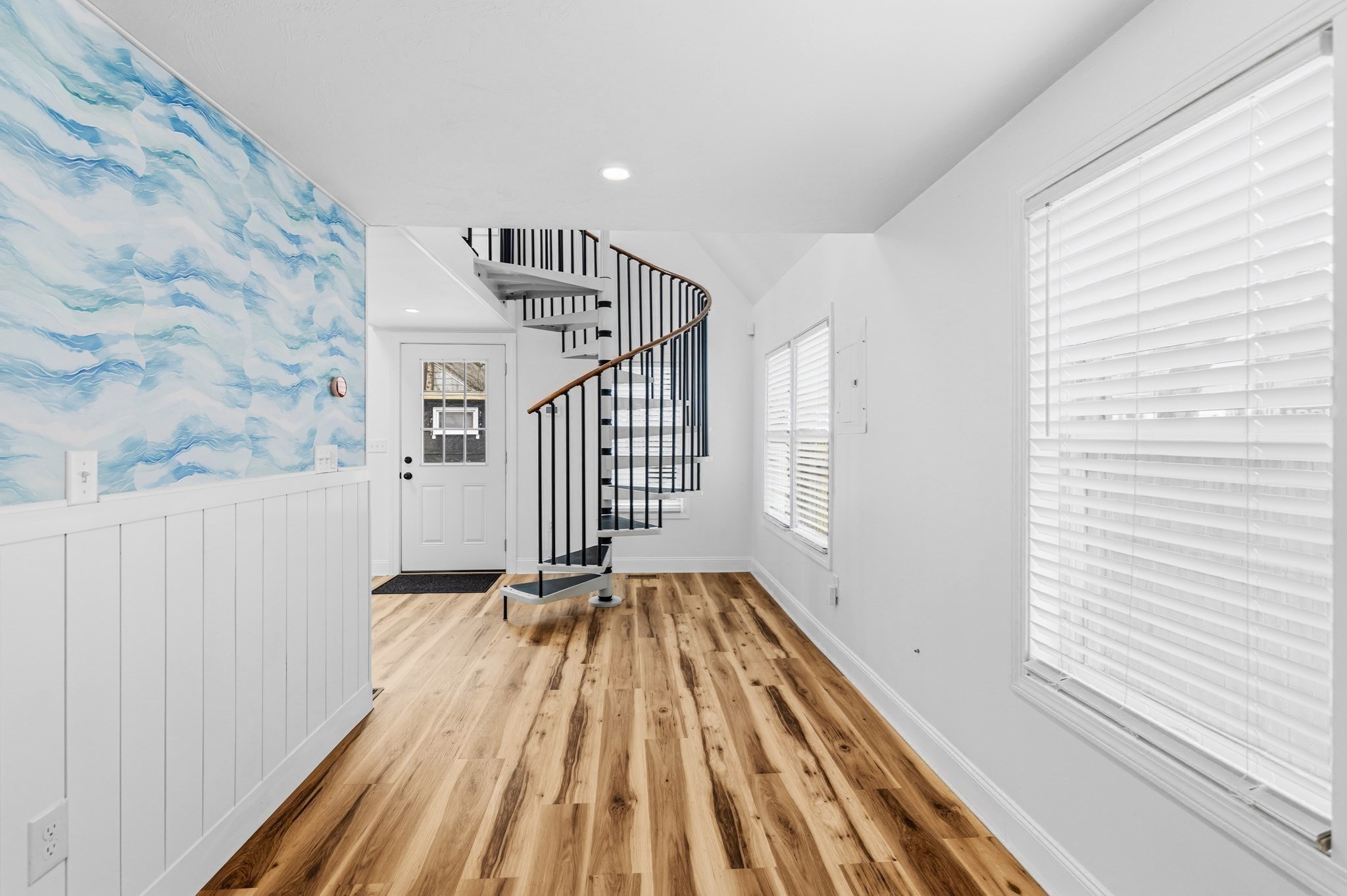 8 Cottage St Property Photo 10