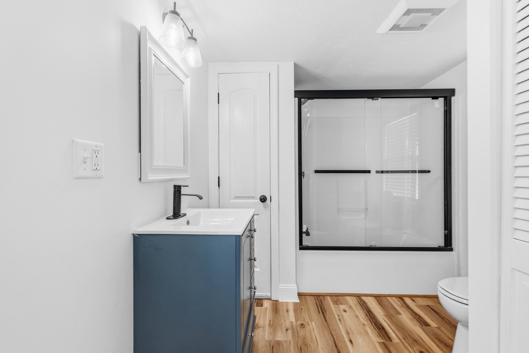 8 Cottage St Property Photo 12