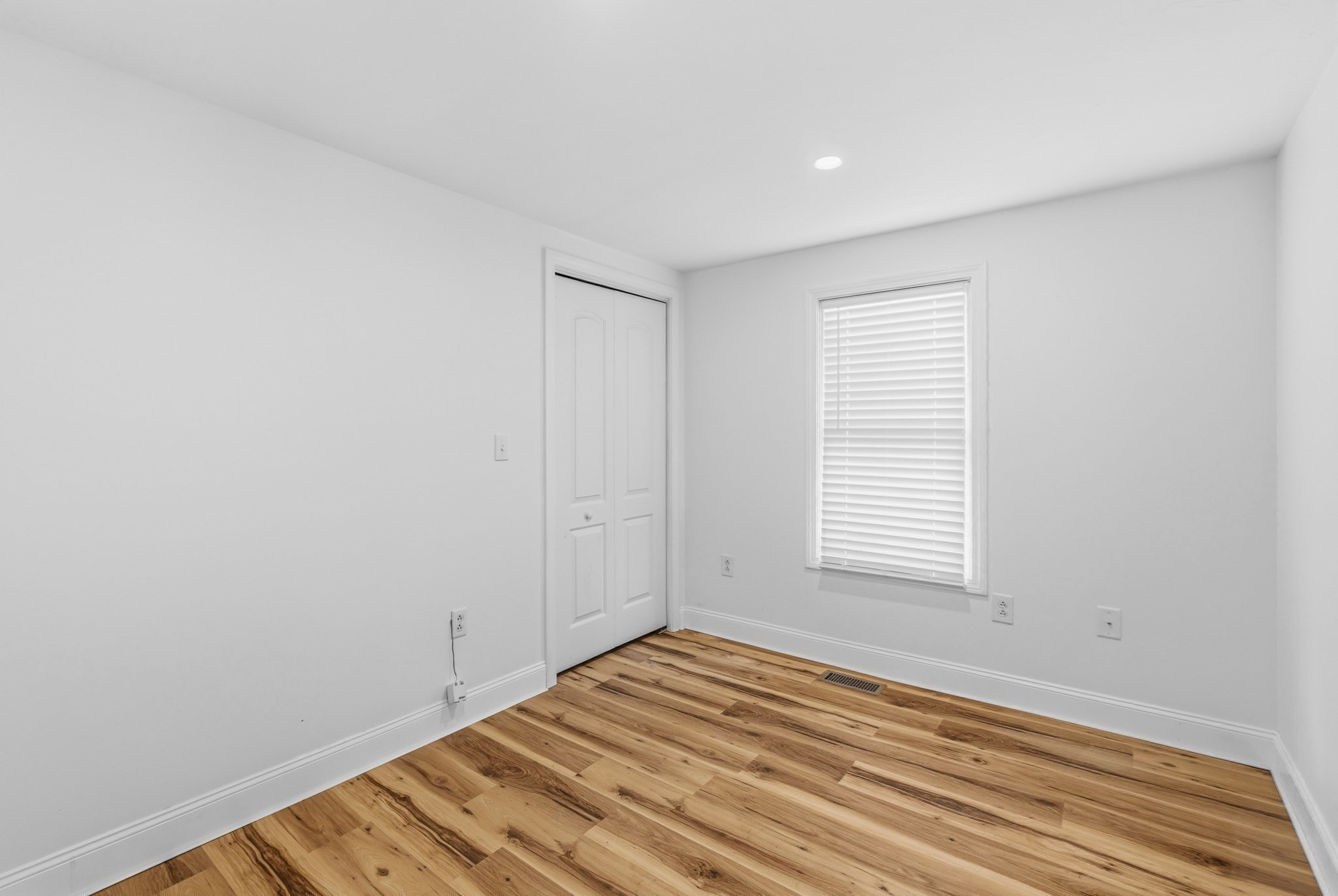 8 Cottage St Property Photo 13