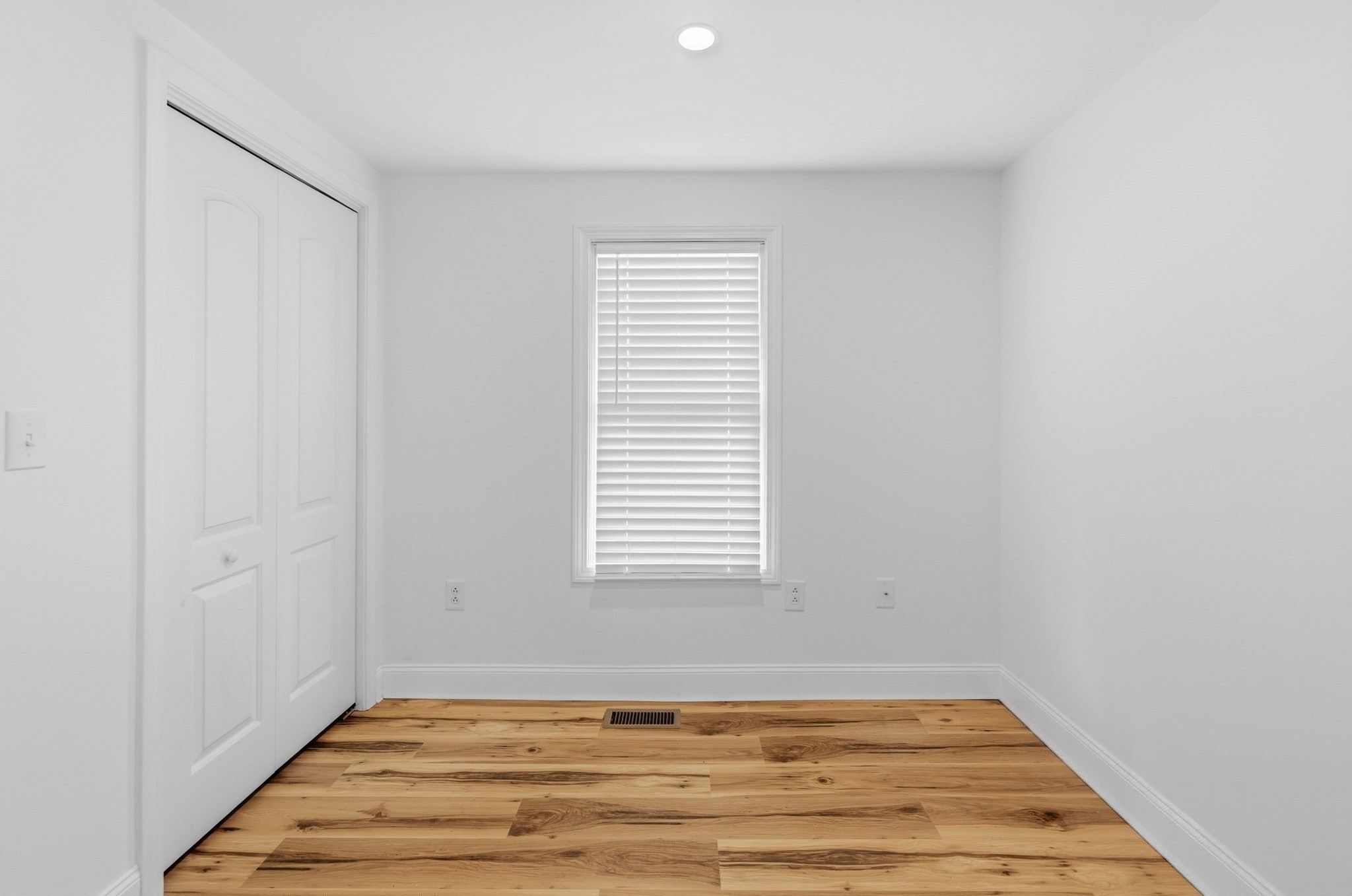 8 Cottage St Property Photo 14