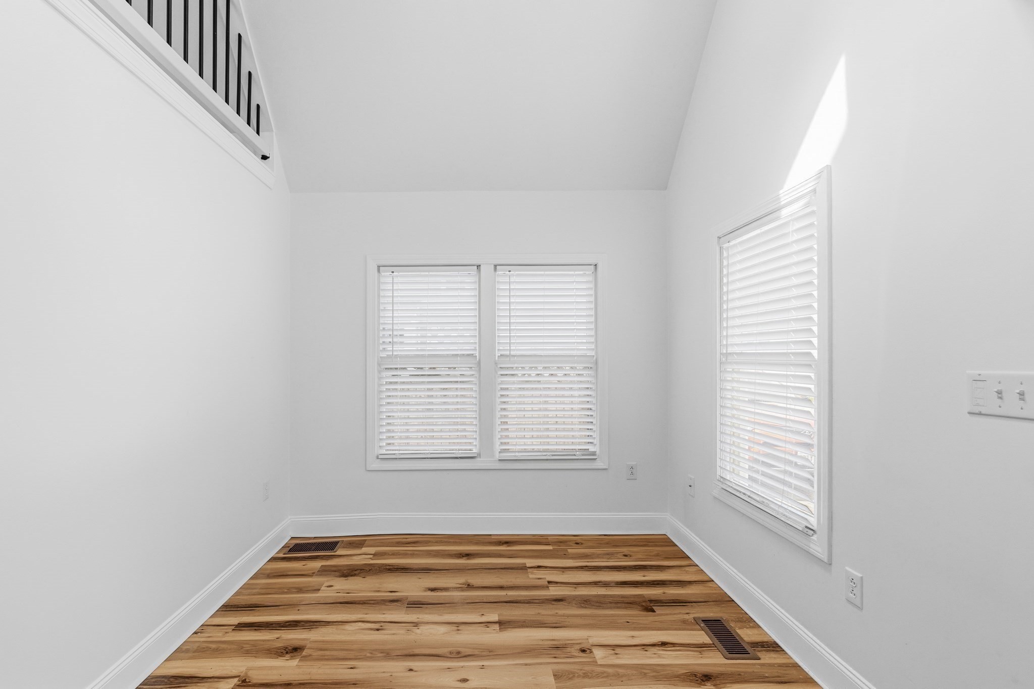 8 Cottage St Property Photo 17