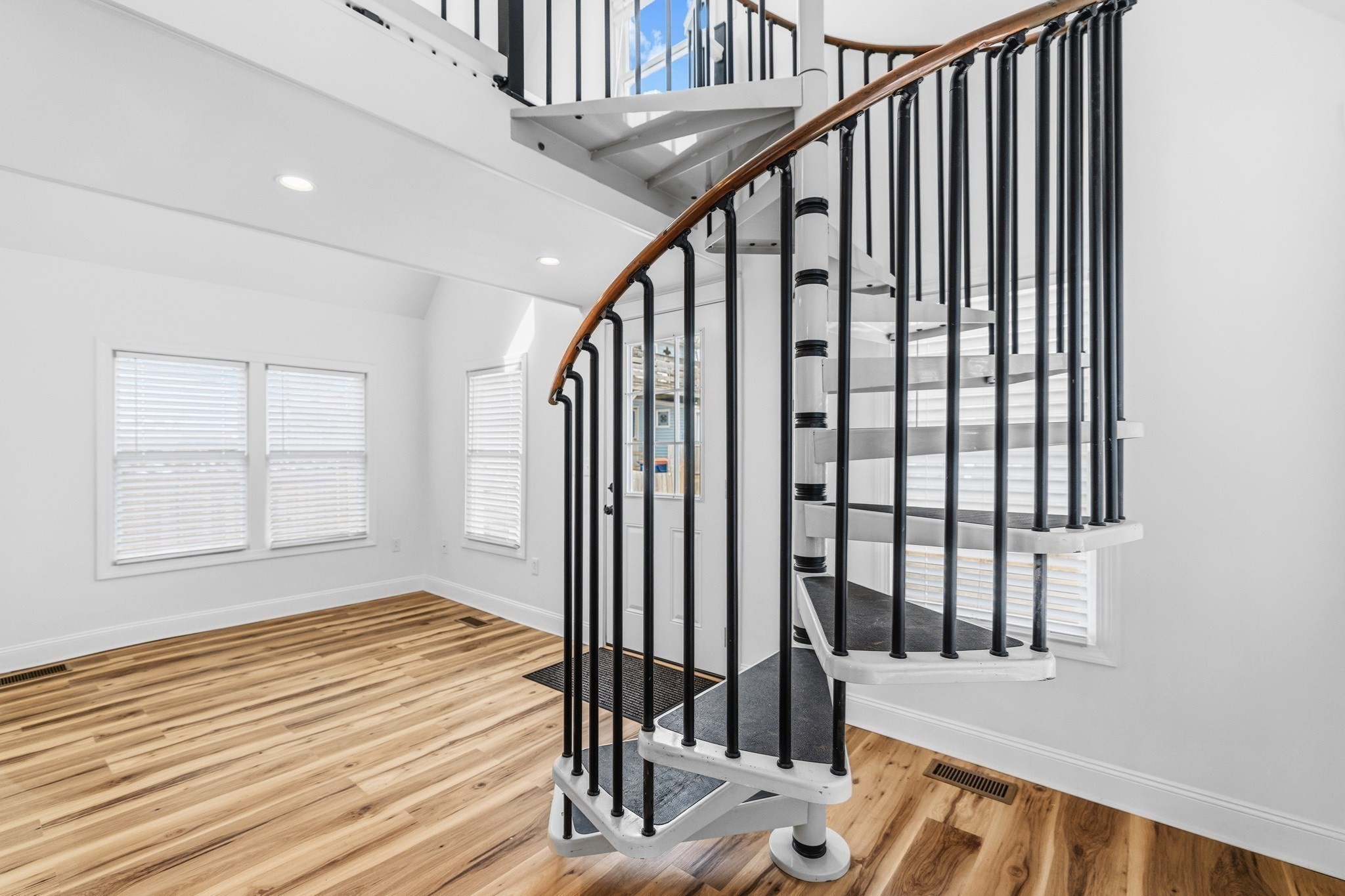 8 Cottage St Property Photo 18