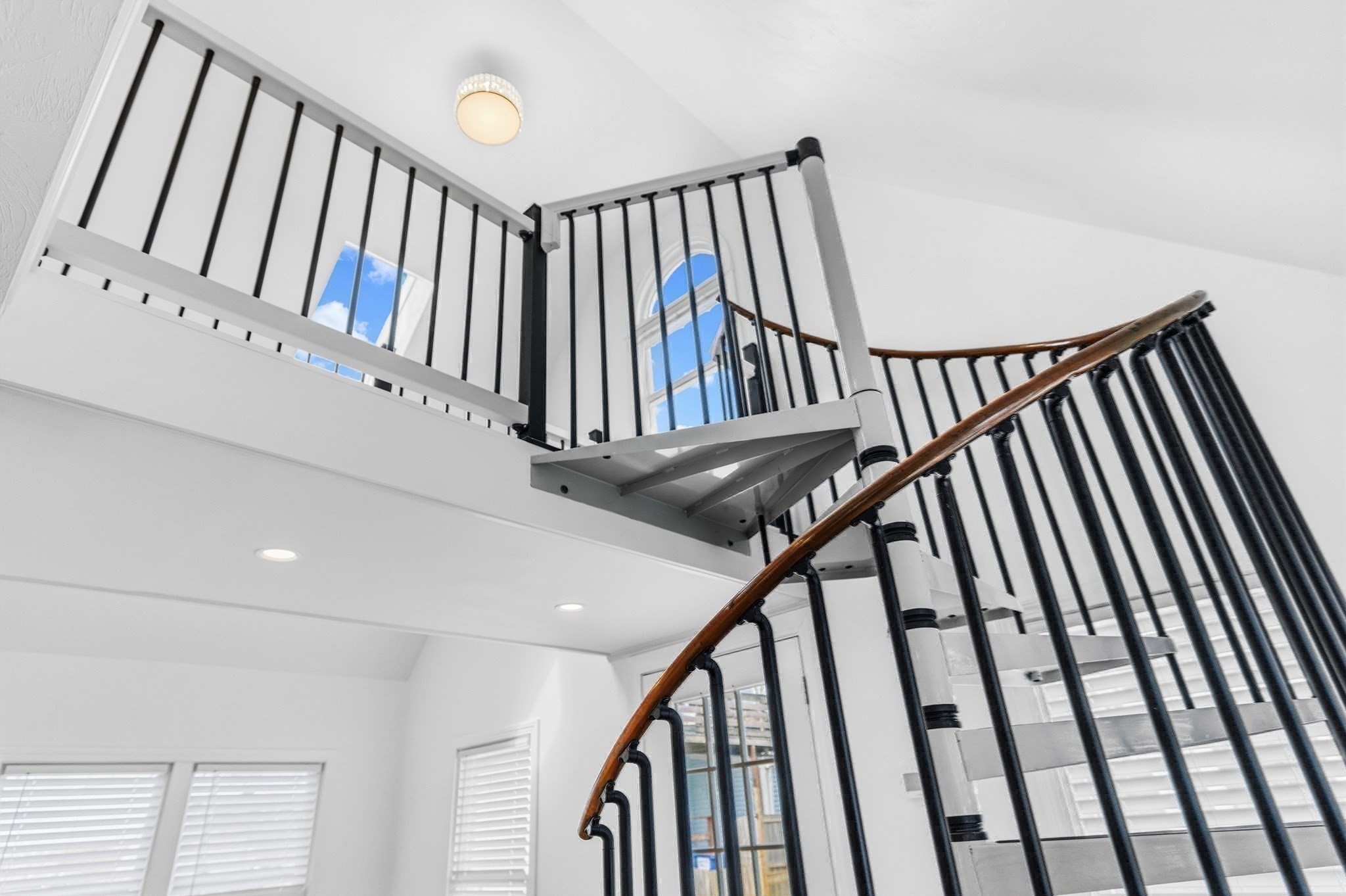 8 Cottage St Property Photo 19