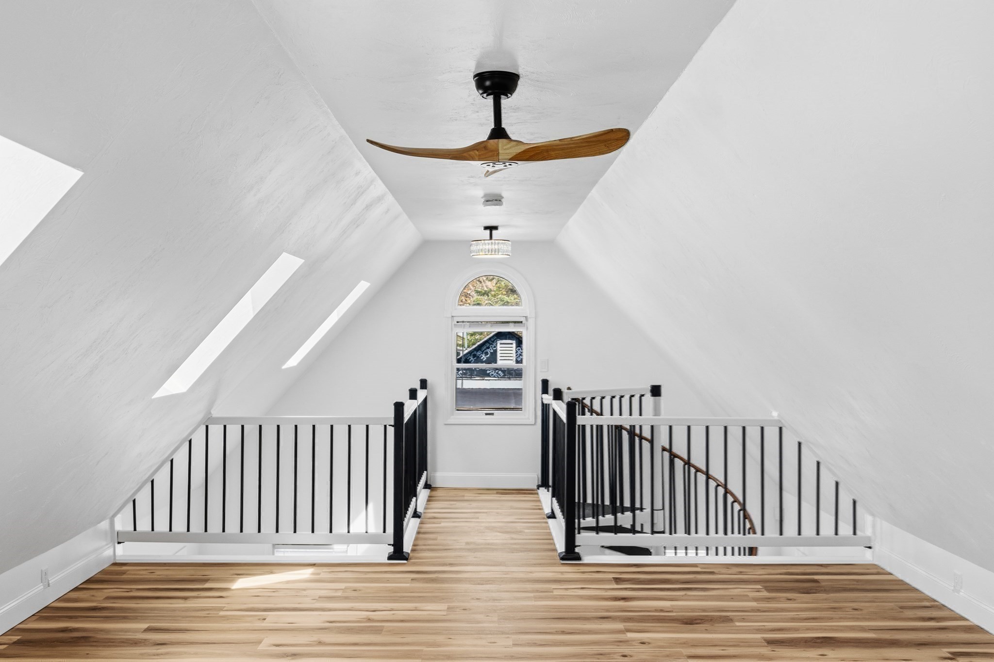 8 Cottage St Property Photo 21