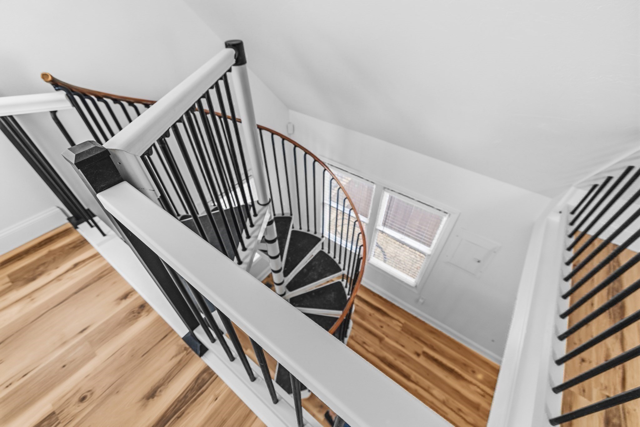 8 Cottage St Property Photo 23