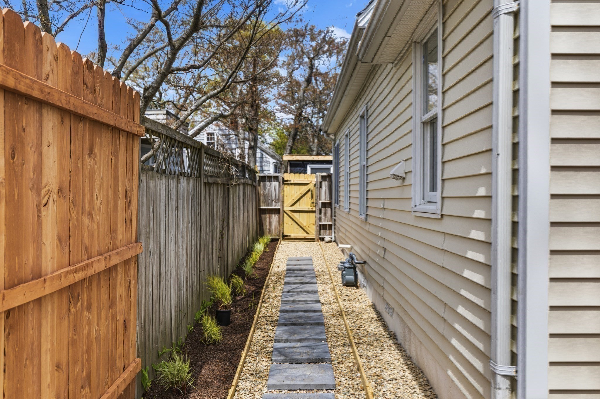8 Cottage St Property Photo 28