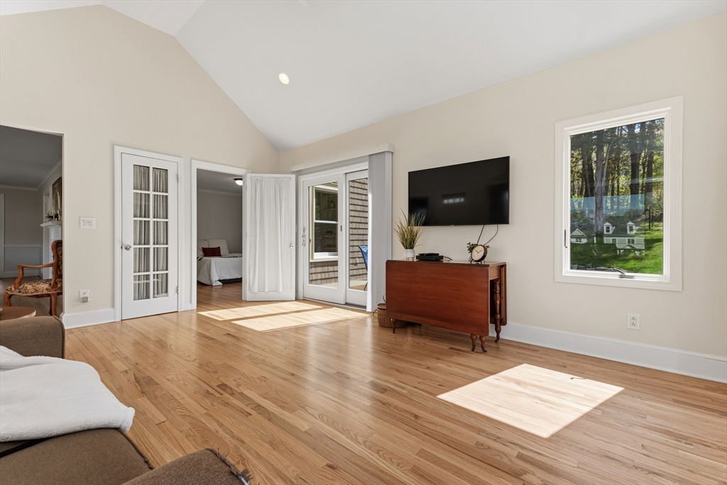 122 Deerfoot Rd Property Photo 6