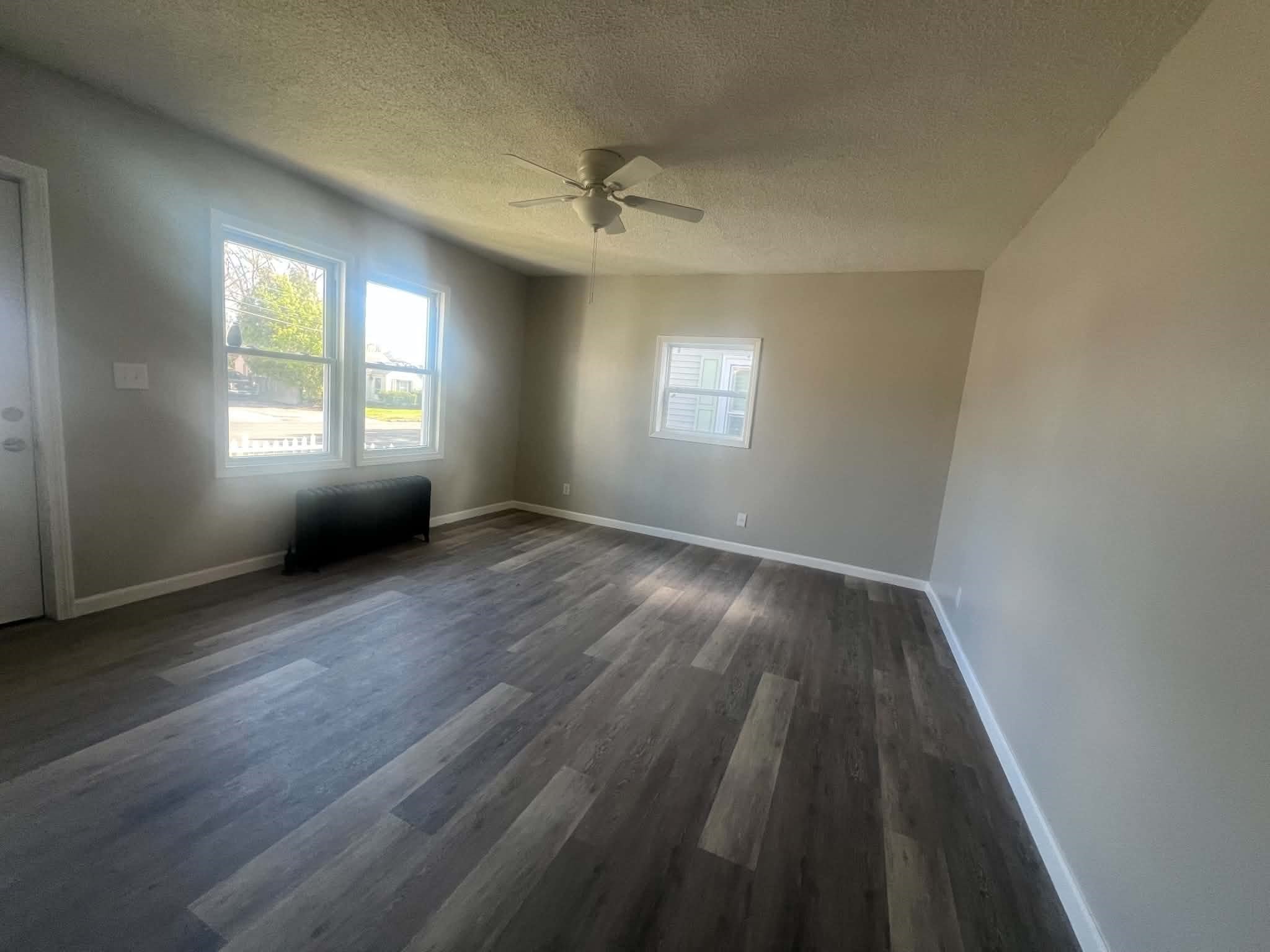 1276 Page Blvd Property Photo 3