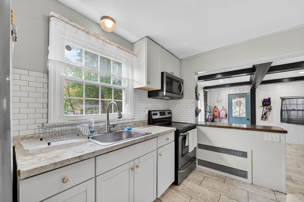 177 Cowesett Ave Property Photo 8