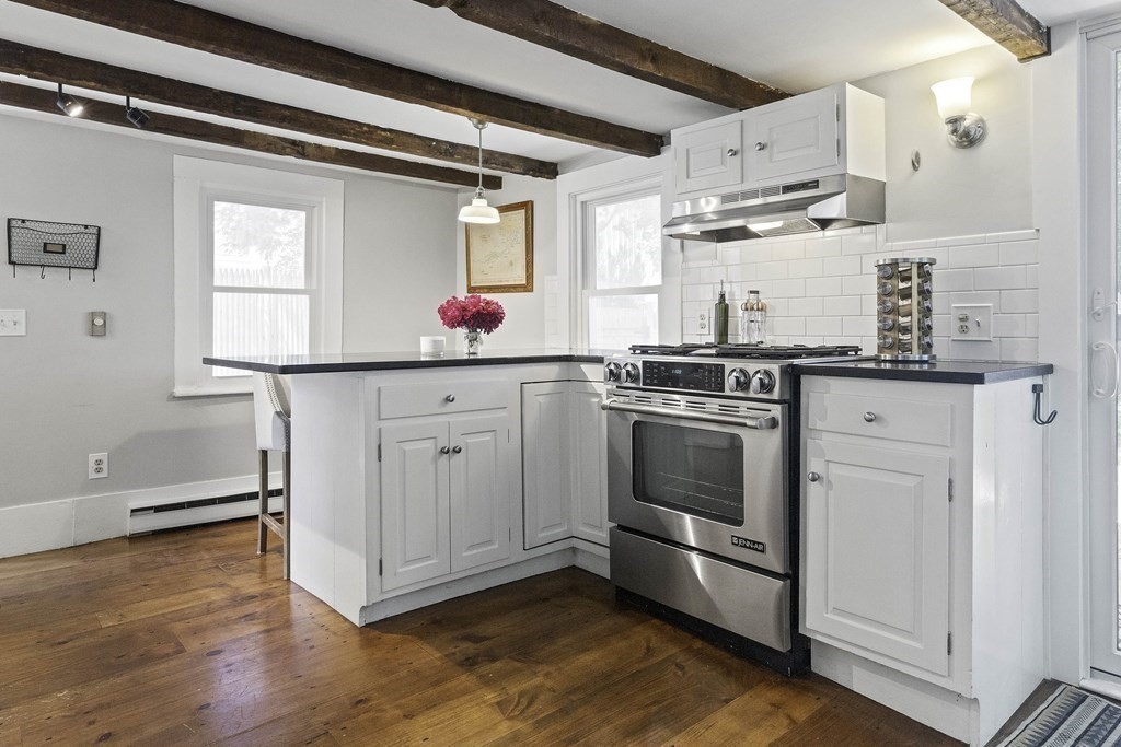 54 Ashland St Property Photo 3