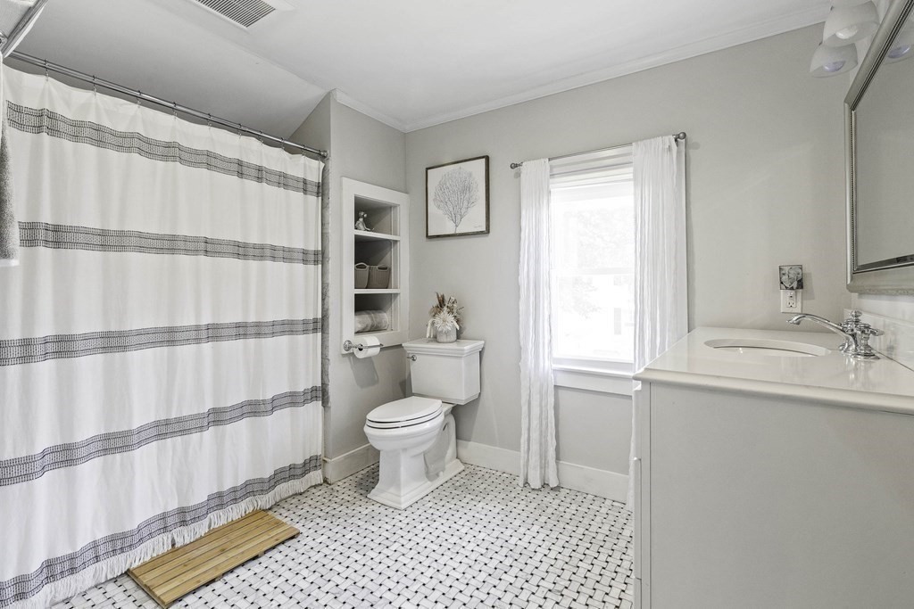 54 Ashland St Property Photo 21