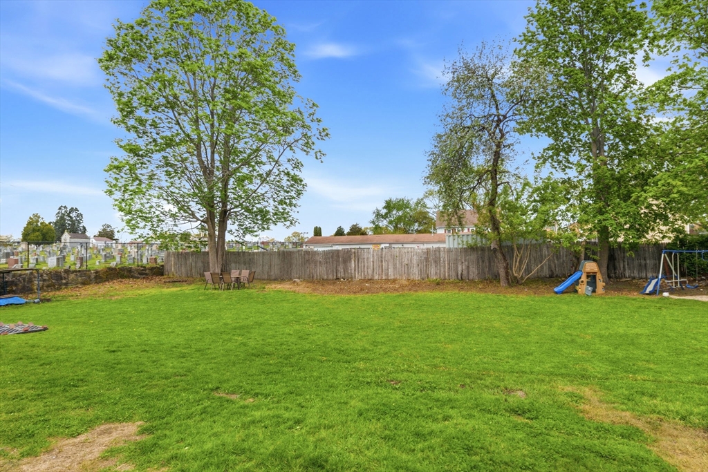 612 Rathbun St Property Photo 13