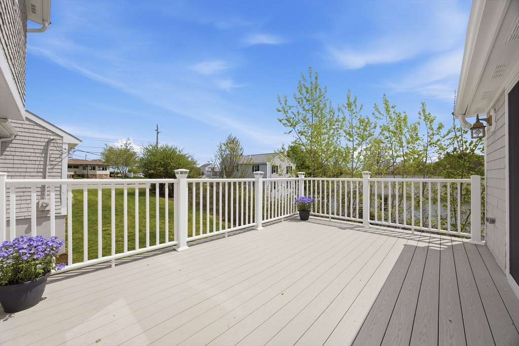 50 Harborview Rd Property Photo 5