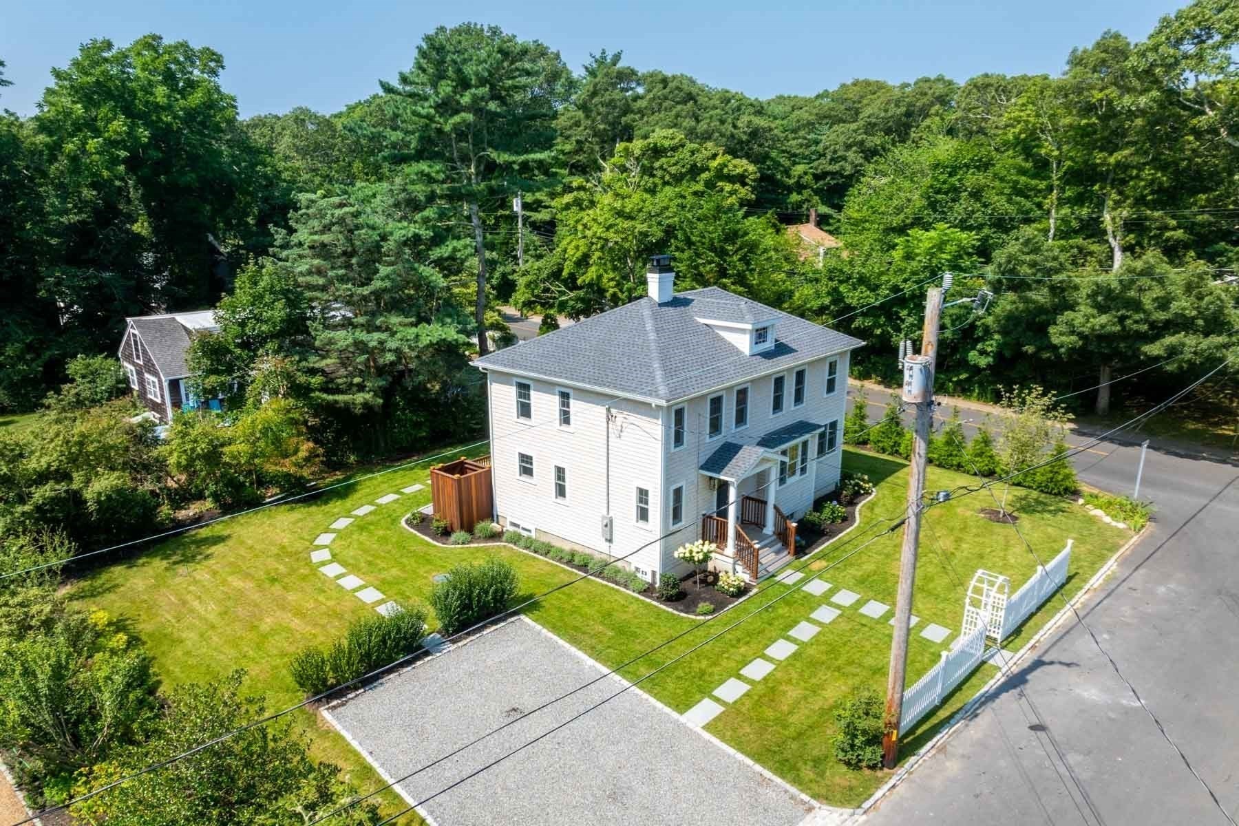 5 Pinetree Lane Property Photo 2