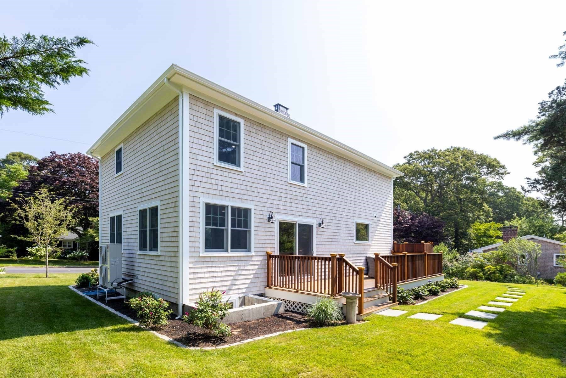 5 Pinetree Lane Property Photo 3