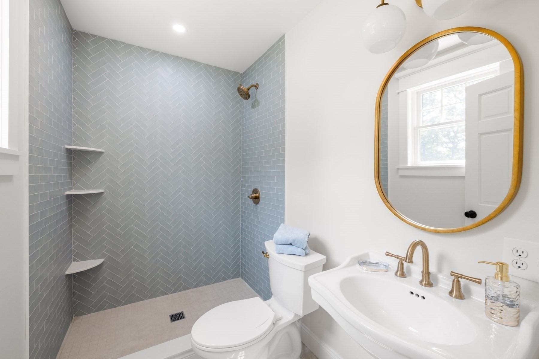 5 Pinetree Lane Property Photo 8