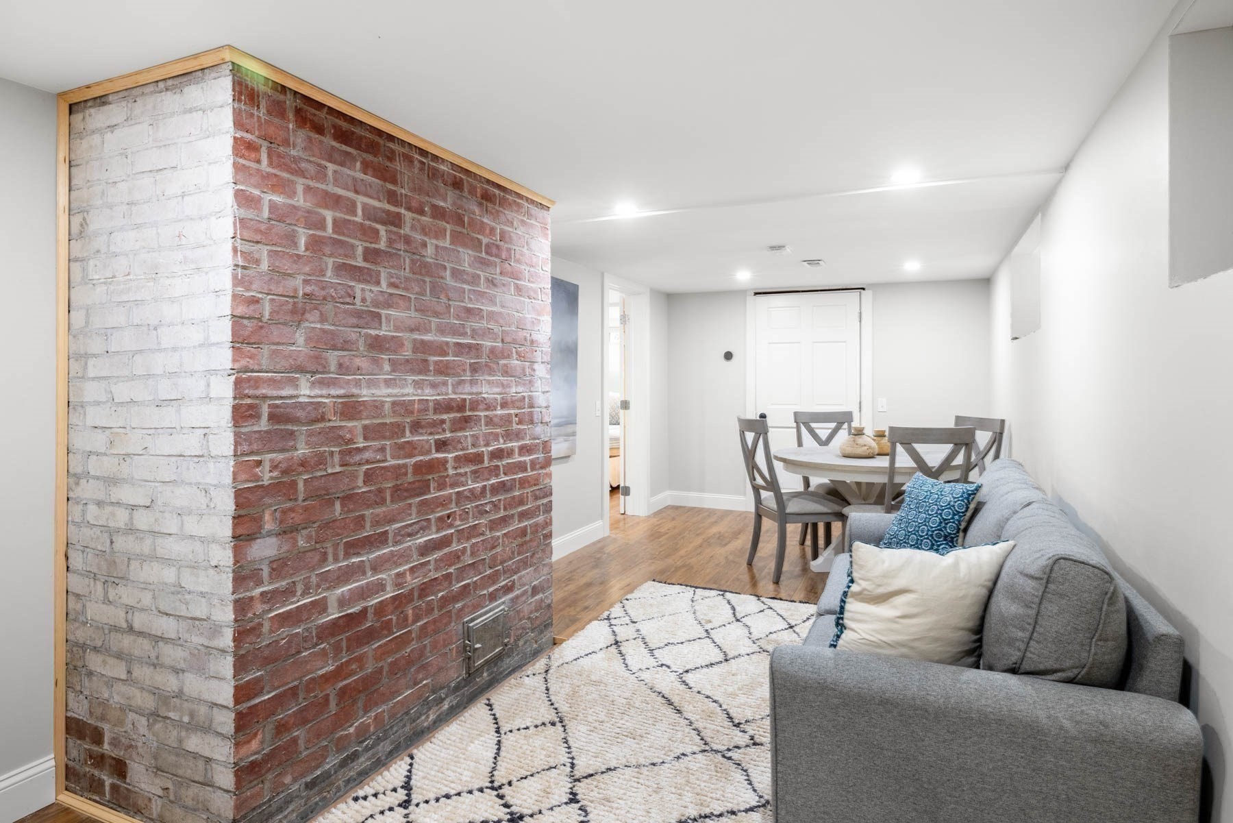 5 Pinetree Lane Property Photo 14