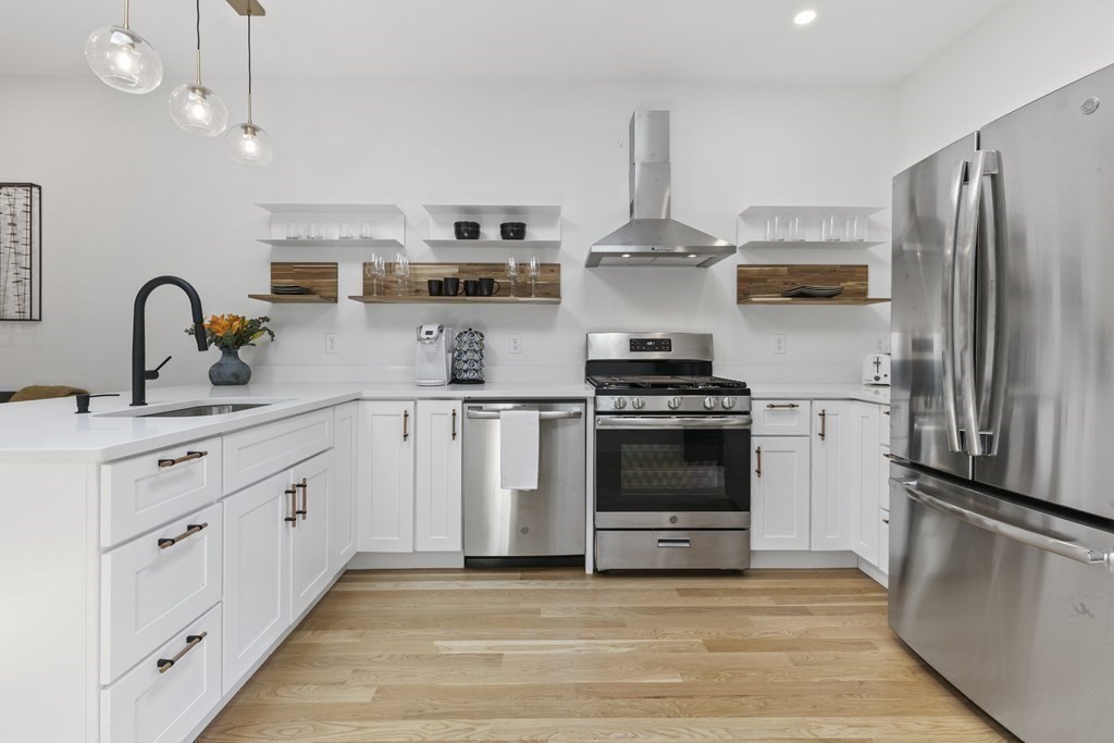 43 Wordsworth St # 3 Property Photo 6