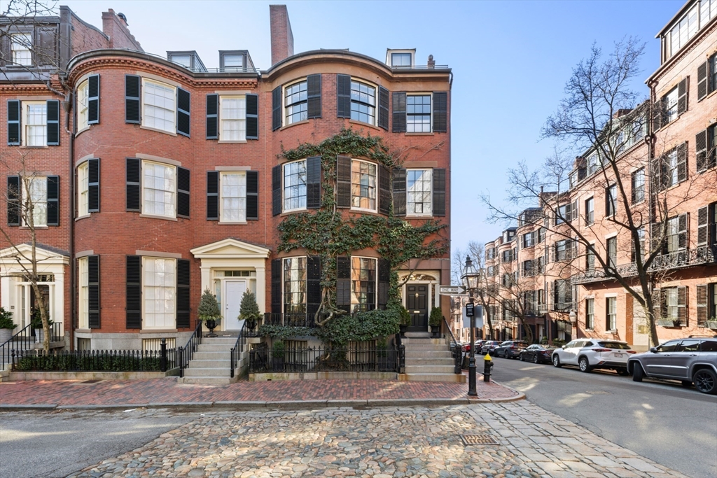 22 Louisburg Square Property Photo 1