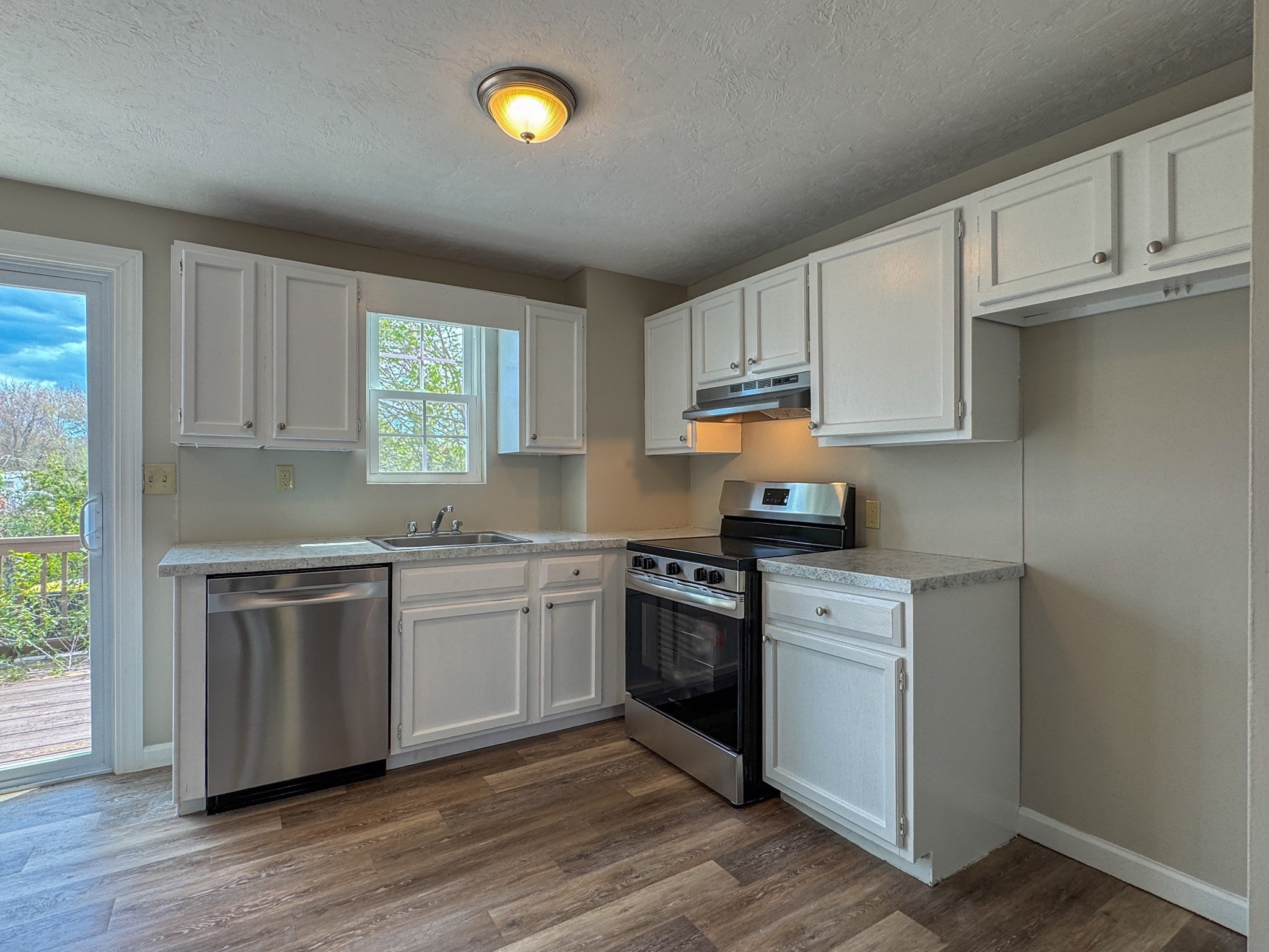 3 Lydon Ln # A1 Property Photo 12