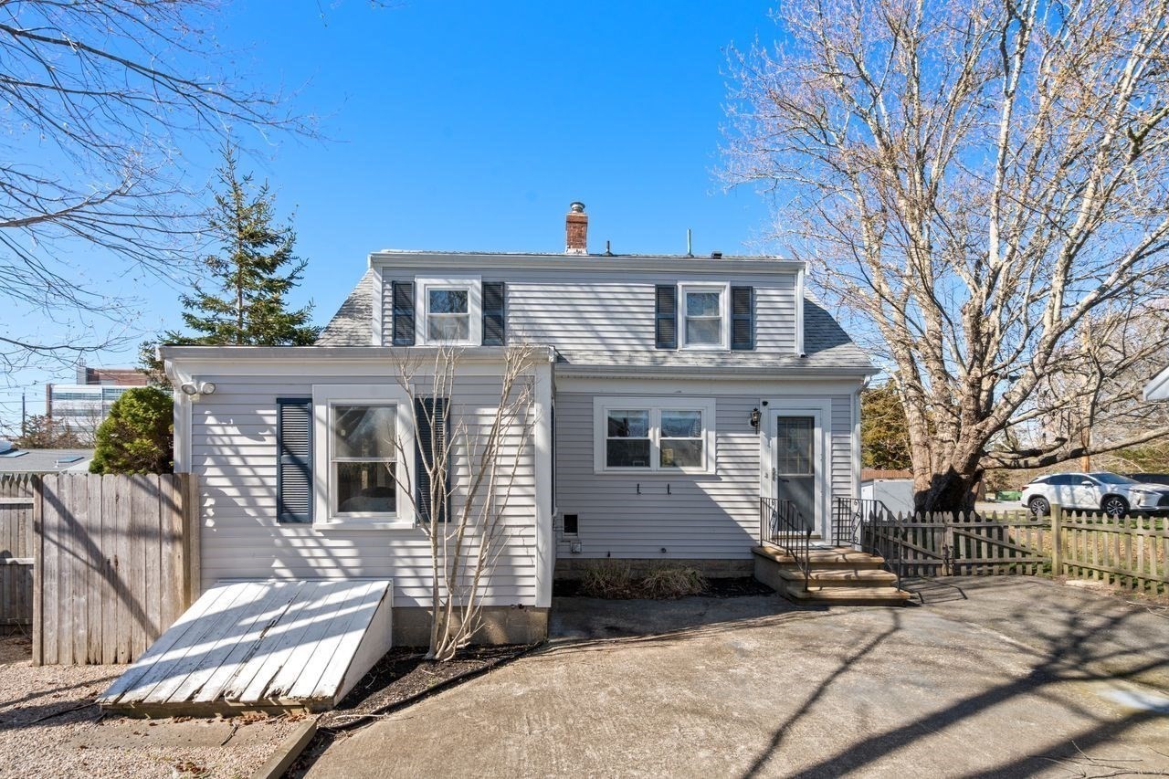 10 Trenton St Property Photo 23
