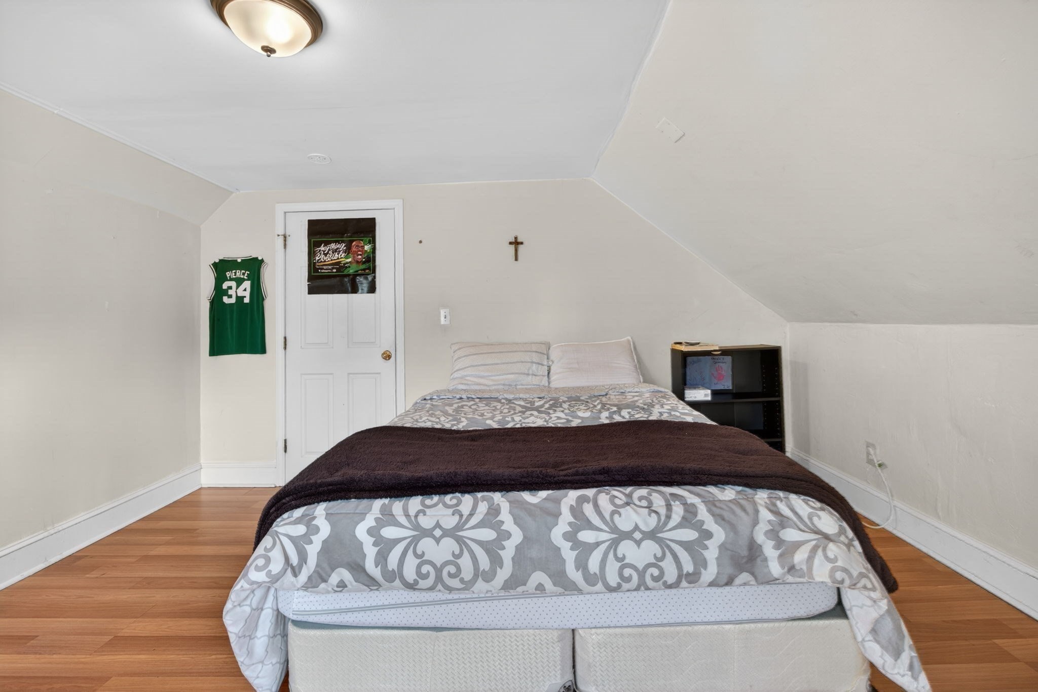 8 Essex St Property Photo 5