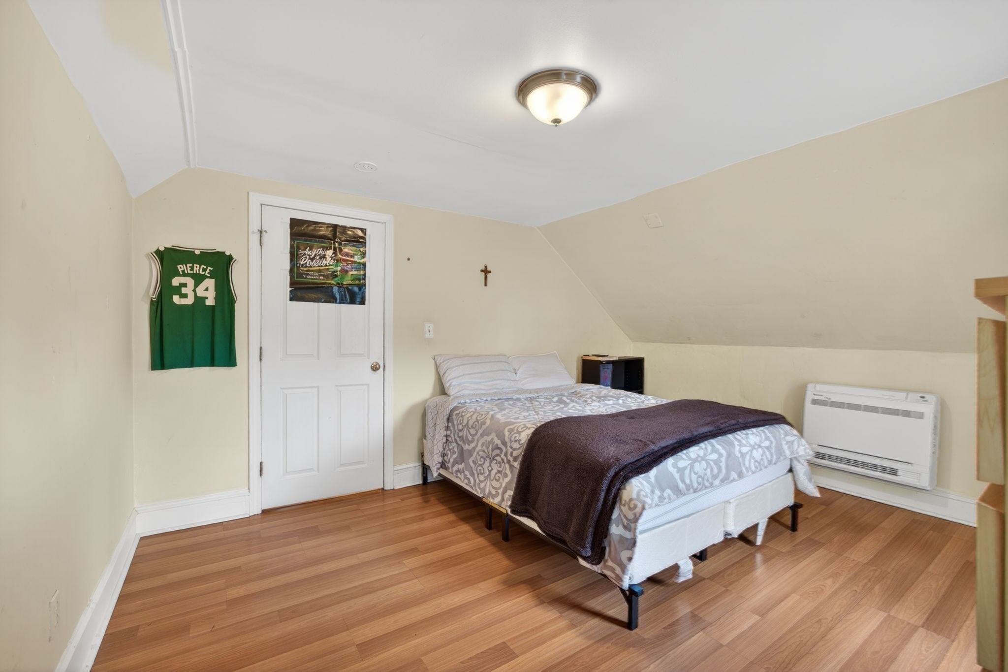 8 Essex St Property Photo 7