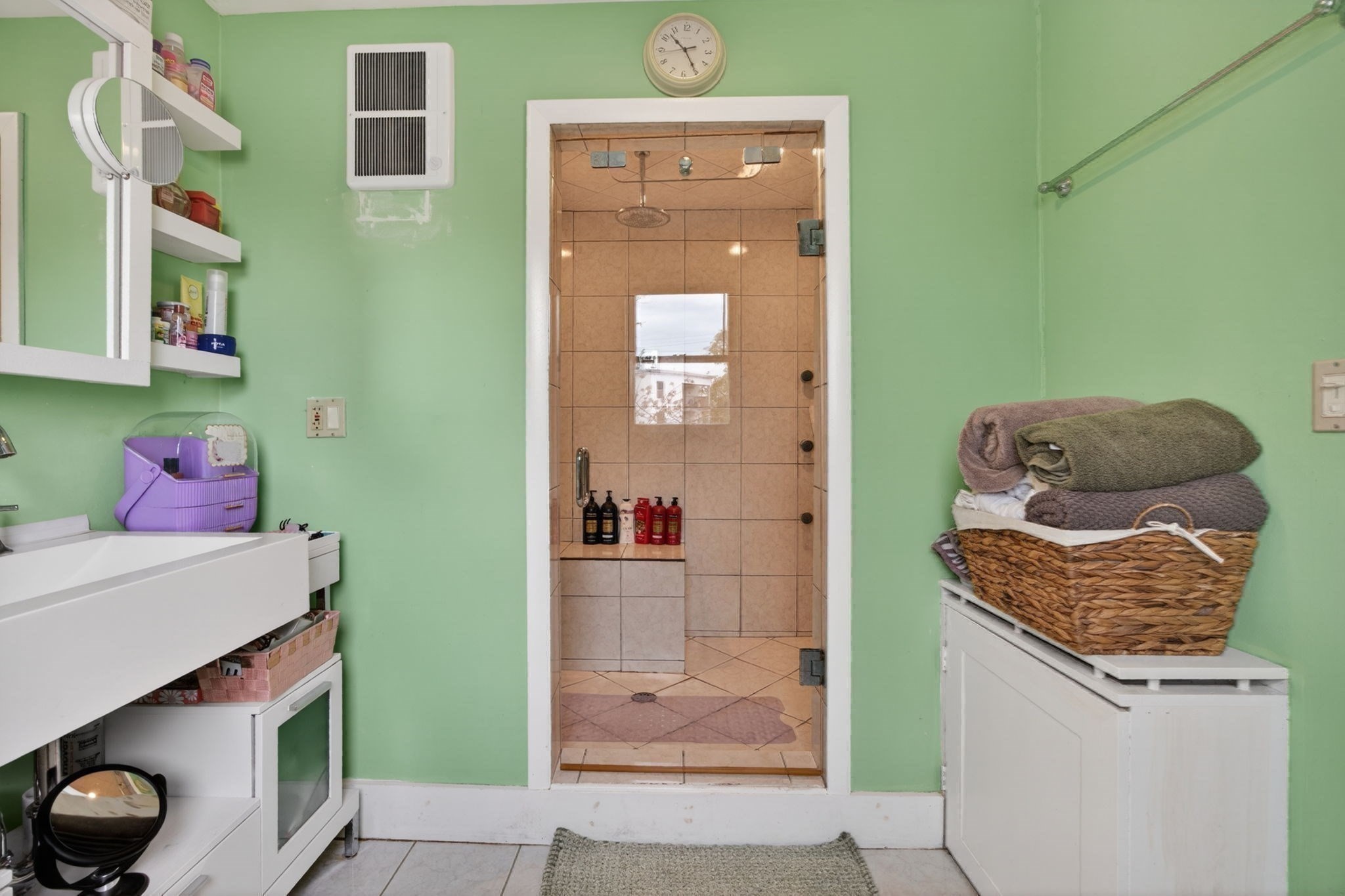 8 Essex St Property Photo 11