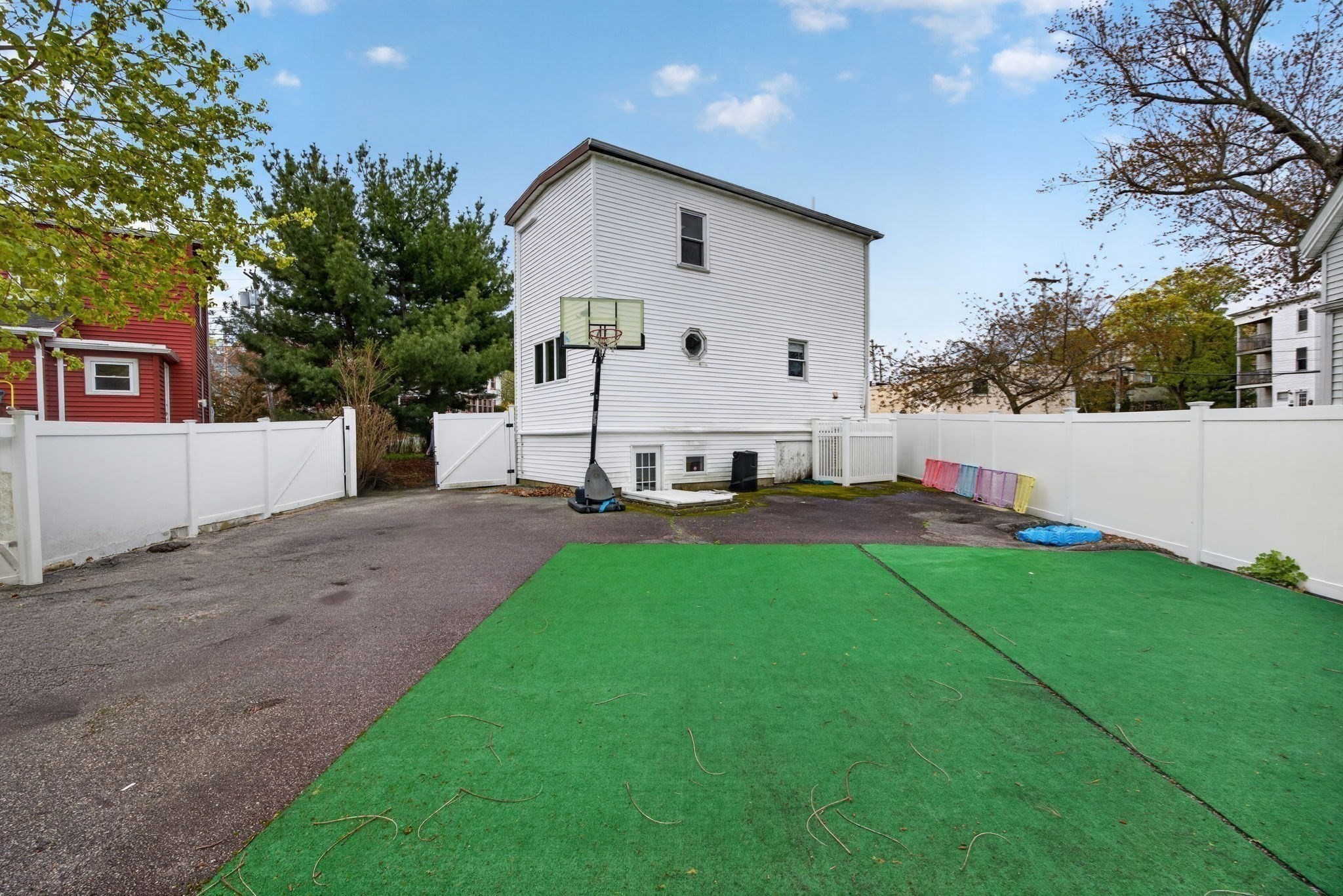 8 Essex St Property Photo 12