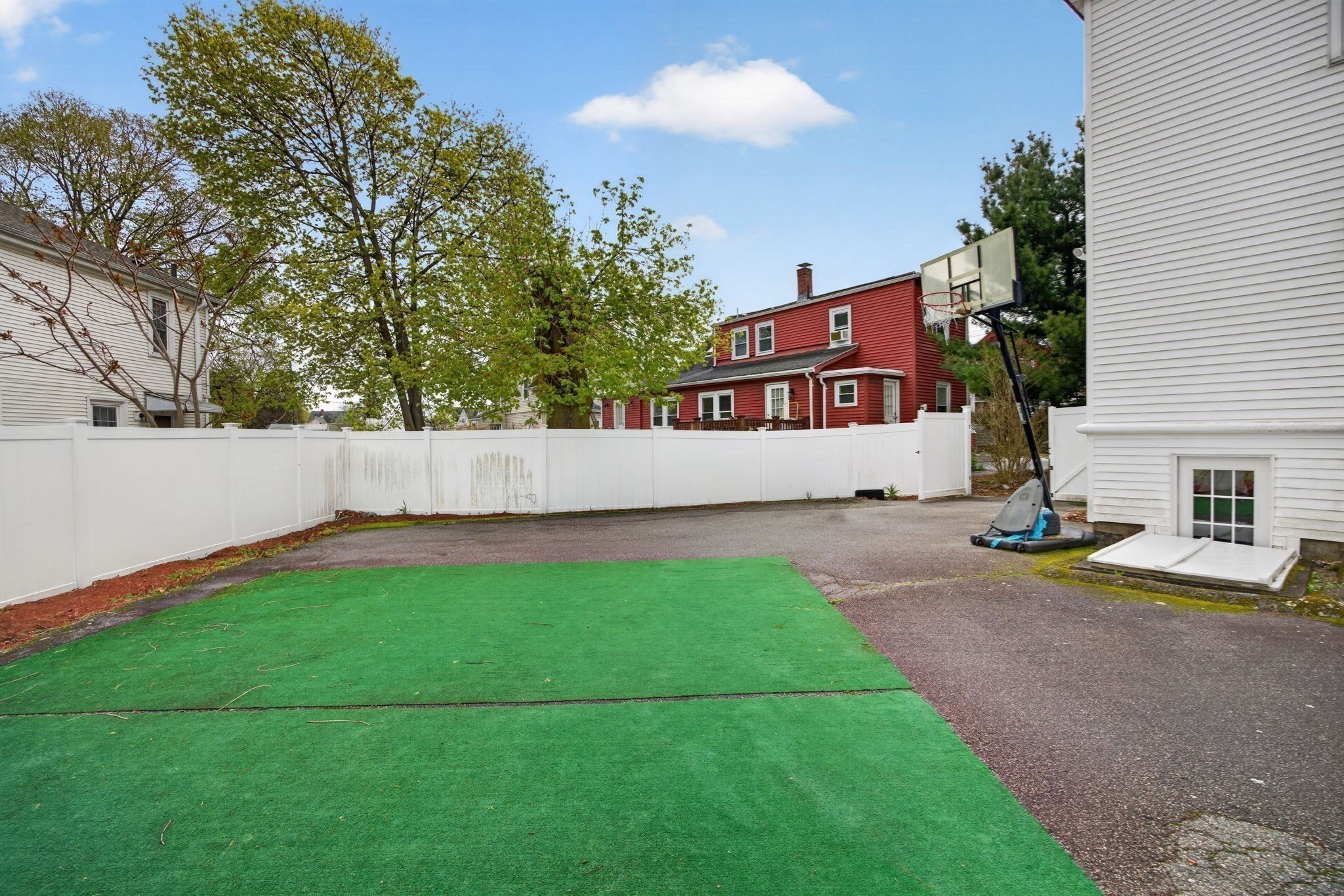 8 Essex St Property Photo 13