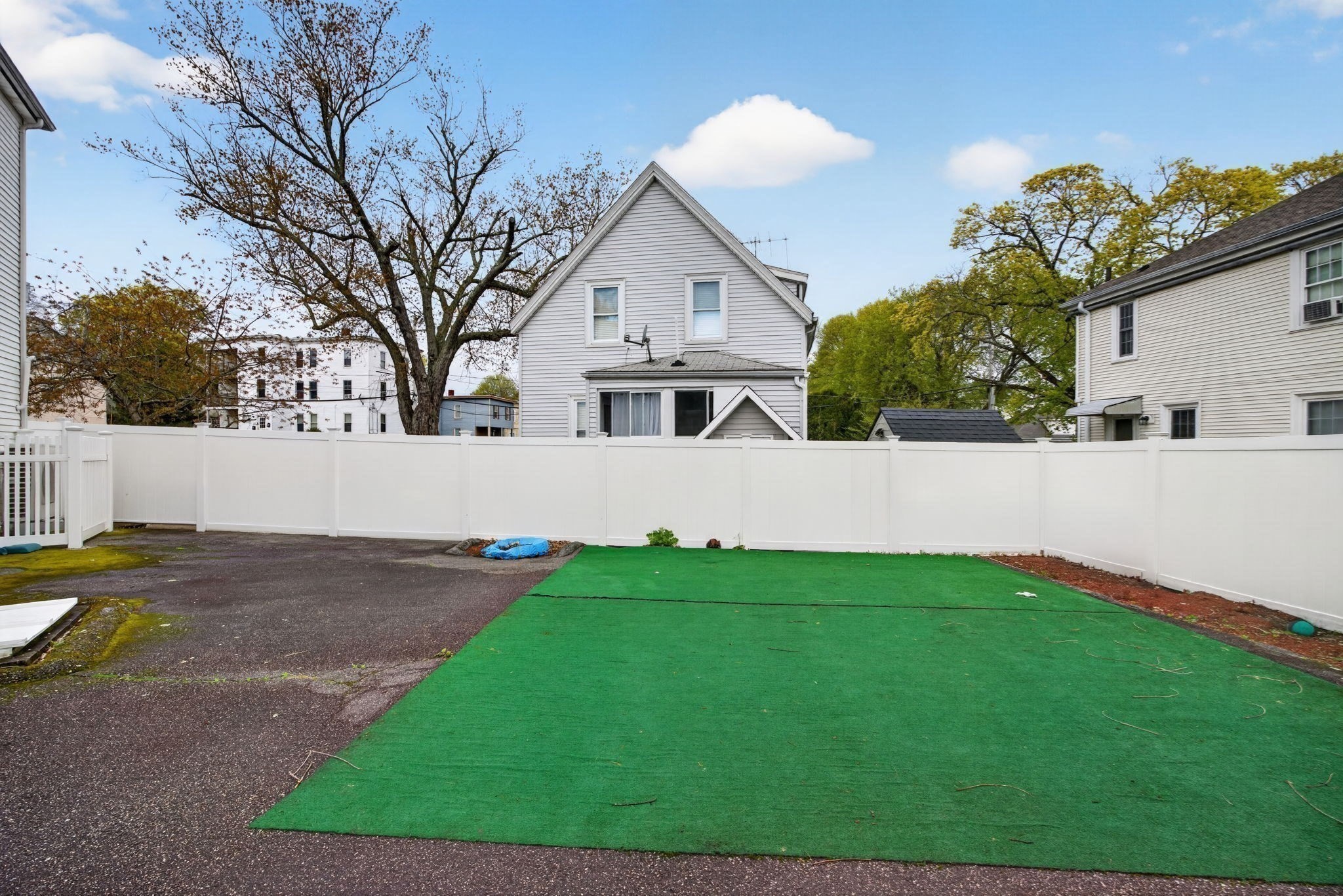 8 Essex St Property Photo 14