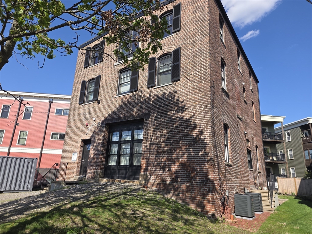 14 Meehan St
