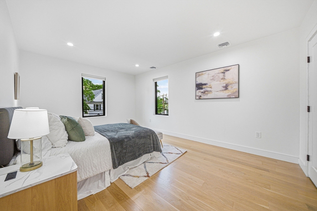 284 Webster St Property Photo 18