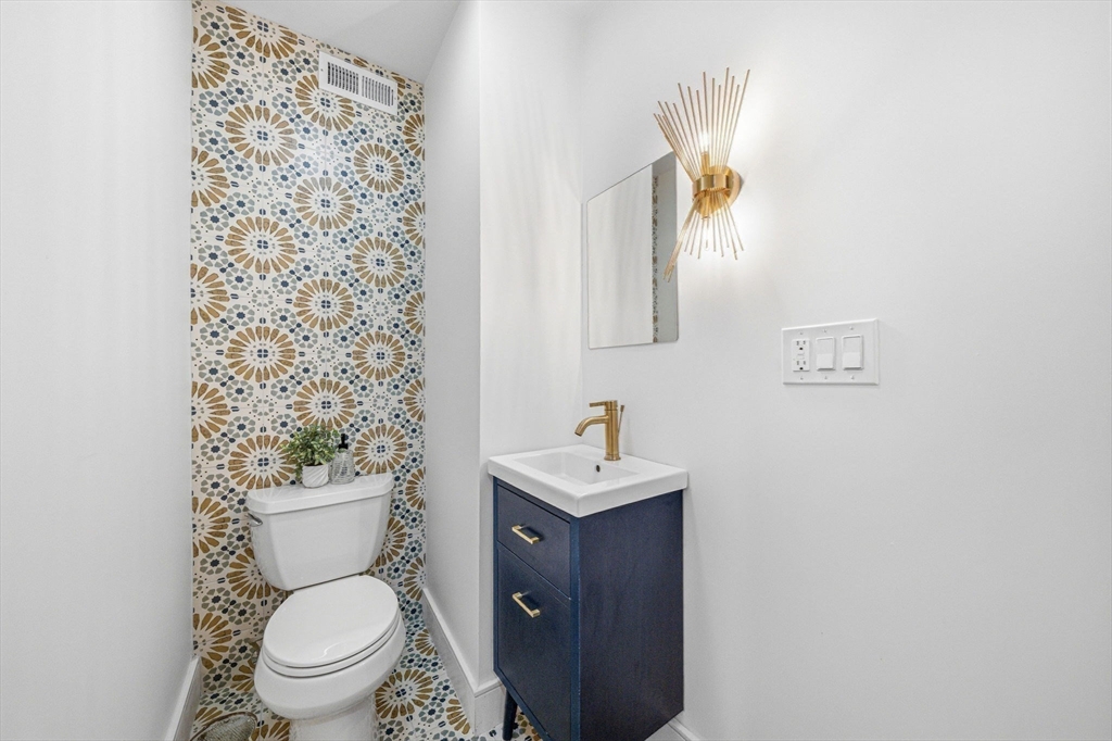 284 Webster St Property Photo 38