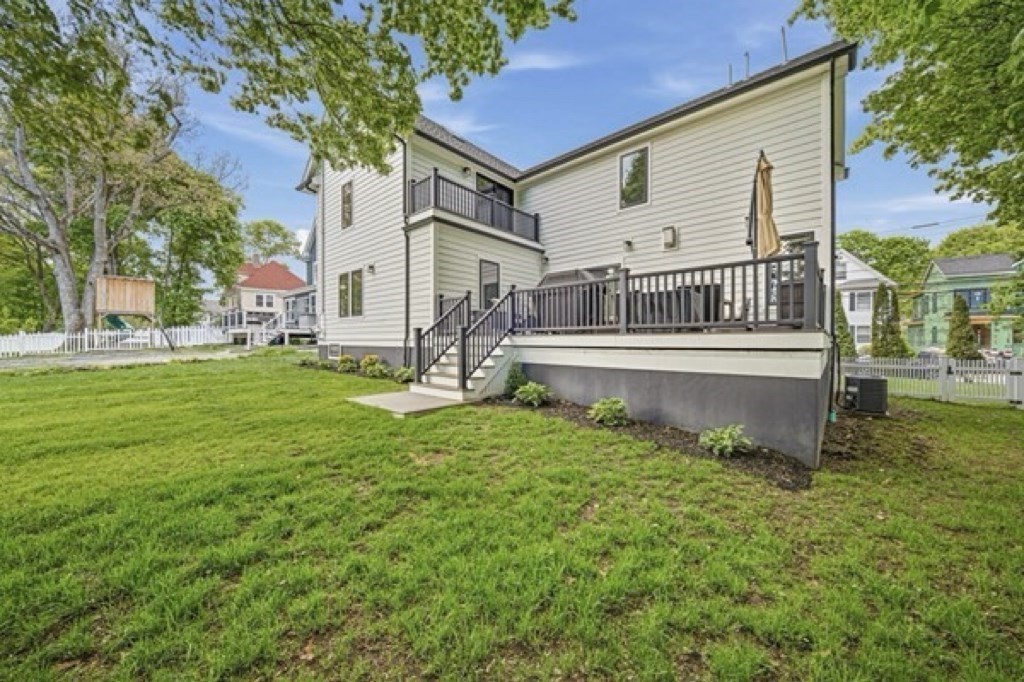 284 Webster St Property Photo 41