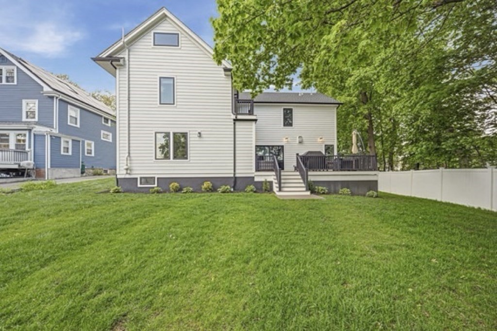 284 Webster St Property Photo 42